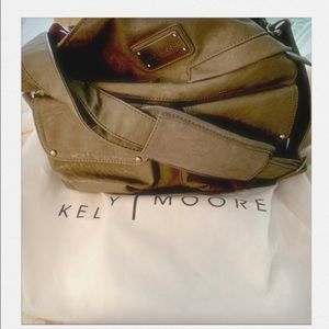 Gently used Kelly more camera bag in great shape.
